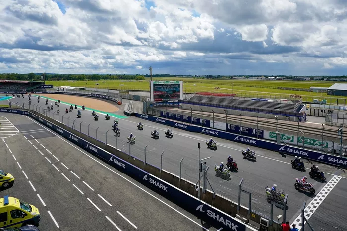 La parade MotoGP avec les fans au Mans