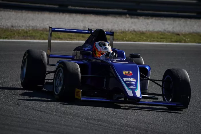 Rafa Câmara em teste de F4