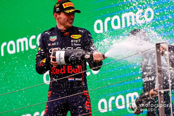 Podio: ganador Max Verstappen, Red Bull Racing