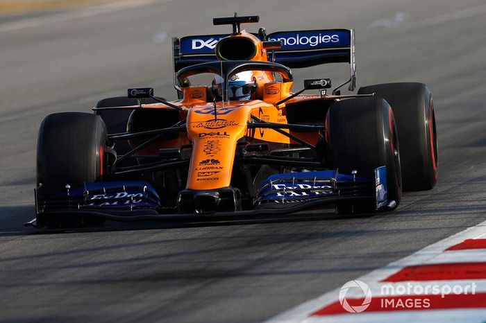 Carlos Sainz Jr., McLaren MCL34 with rear wing vortex