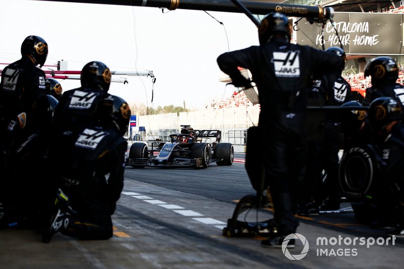 Romain Grosjean, Haas F1 Team VF-19 pitstop