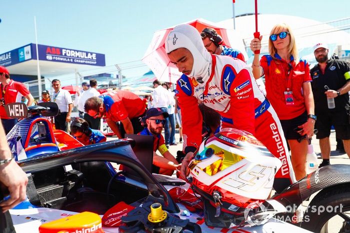 Pascal Wehrlein, Mahindra Racing, on the grid