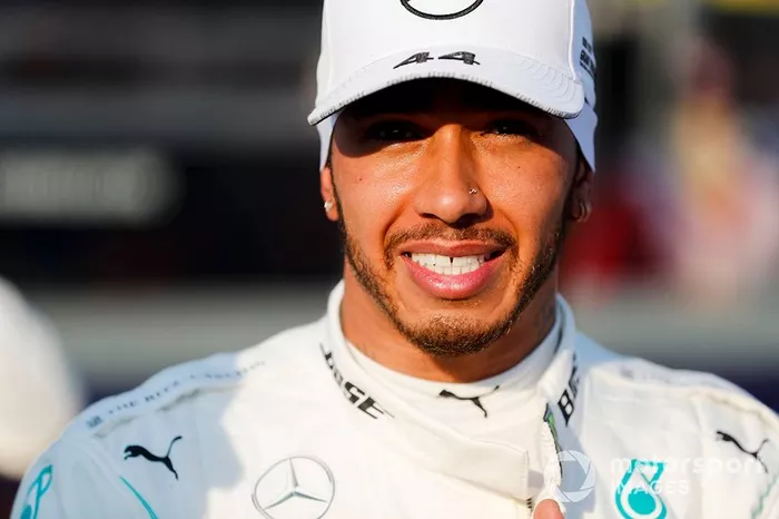 Ganador de la poleLewis Hamilton, Mercedes AMG F1 en parc ferme