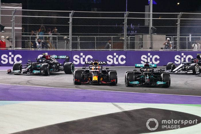 Lewis Hamilton, Mercedes W12, Max Verstappen, Red Bull Racing RB16B, Valtteri Bottas, Mercedes W12