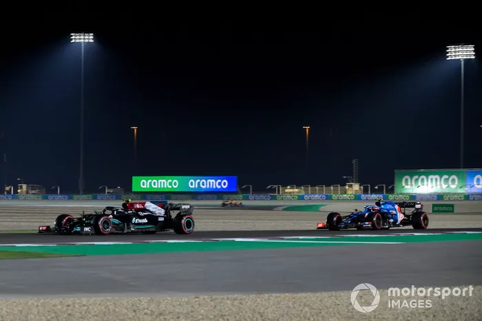 Valtteri Bottas, Mercedes W12, Esteban Ocon, Alpine A521