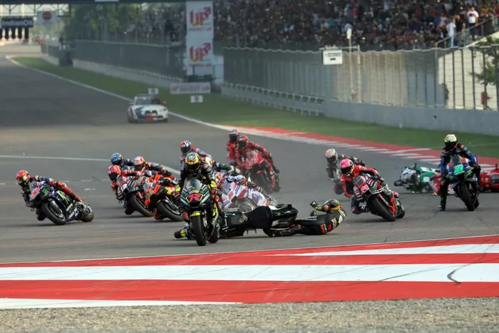 Luca Marini, VR46 Racing Team Accidente en la salida del Sprint