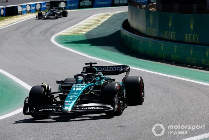 Lance Stroll, Aston Martin AMR23, George Russell, Mercedes F1 W14