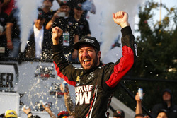 ganador, Martin Truex Jr., Furniture Row Racing Toyota