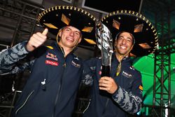 Podyum: 3. Daniel Ricciardo, Red Bull Racing ve Max Verstappen, Red Bull Racing