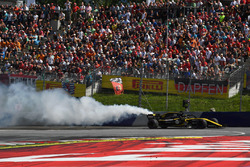Nico Hulkenberg, Renault Sport F1 Team R.S. 18 retires from the race with a blown engine
