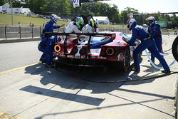 #67 Chip Ganassi Racing Ford GT, GTLM: Ryan Briscoe, Richard Westbrook pit stop.
