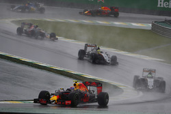 Max Verstappen, Red Bull Racing RB12, Nico Hulkenberg, Force India VJM09 Mercedes, Sergio Perez, For