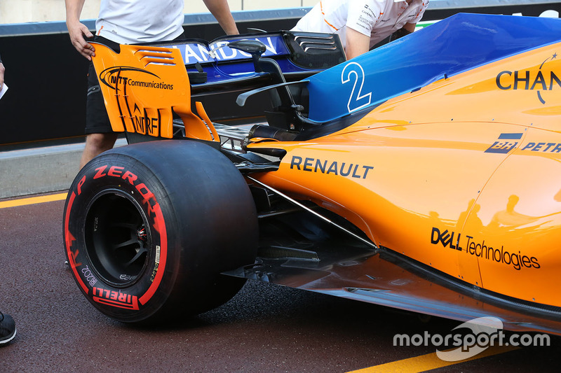 Detail belakang McLaren MCL33