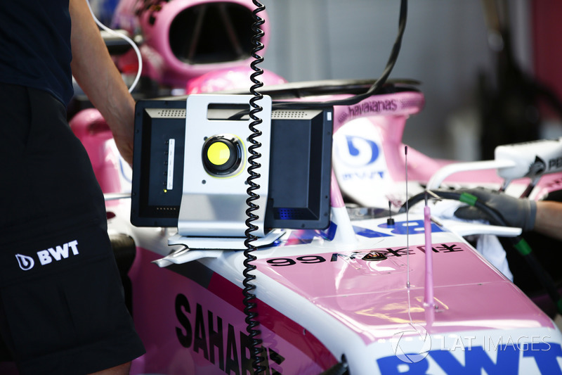 Esteban Ocon, Force India VJM11 Mercedes, with the not so halo-friendy display