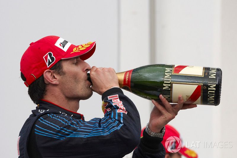 Podio: ganador de la carrera Mark Webber, Red Bull Racing