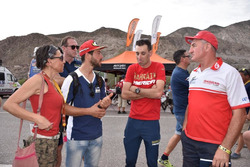 Vincenzo Nibali con Giovanni Sala, Team Manager GasGas e Maurizio Gerini, Husqvarna