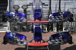 Le nez et les ailerons avant de la Scuderia Toro Rosso STR12