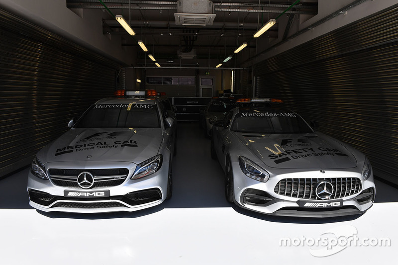 Safety Car dan mobil medis