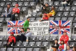 Jenson Button, fans and banners