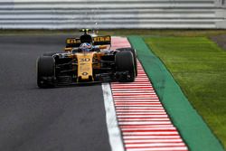 Jolyon Palmer, Renault Sport F1 Team RS17 envoie des étincelles en l'air