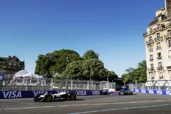 Una vettura Roborace in pista