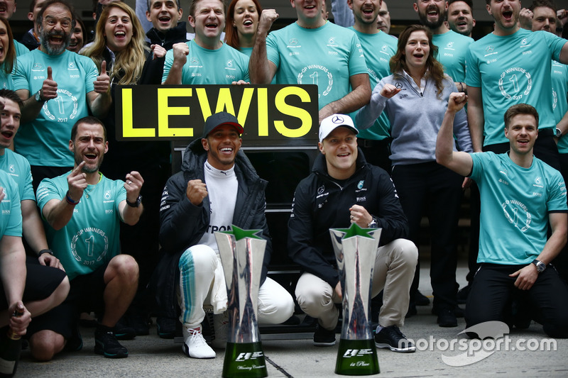 Lewis Hamilton, Mercedes AMG, celebrates victory with Valtteri Bottas, Mercedes AMG and team members