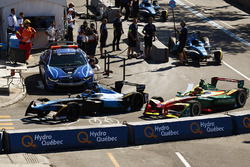 Sébastien Buemi, Renault e.Dams, et Daniel Abt, ABT Schaeffler Audi Sport, quittent les stands