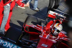 Sebastian Vettel, Ferrari SF70H, vainqueur, arrive dans le Parc Fermé
