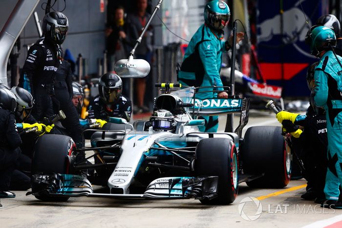 Valtteri Bottas, Mercedes AMG F1 W08, pit stop