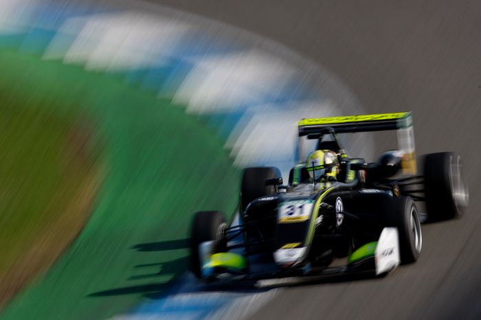 Lando Norris, Carlin Dallara F317 - Volkswagen