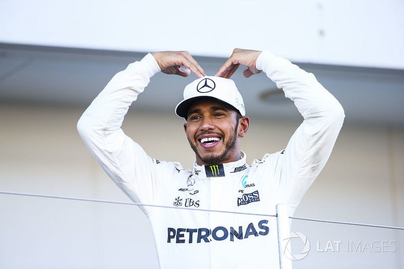 Il vincitore della gara Lewis Hamilton, Mercedes AMG F1 con il Mobot