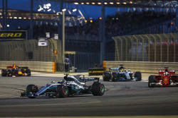 Valtteri Bottas, Mercedes F1 W08, Sebastian Vettel, Ferrari SF70H, Lewis Hamilton, Mercedes F1 W08,