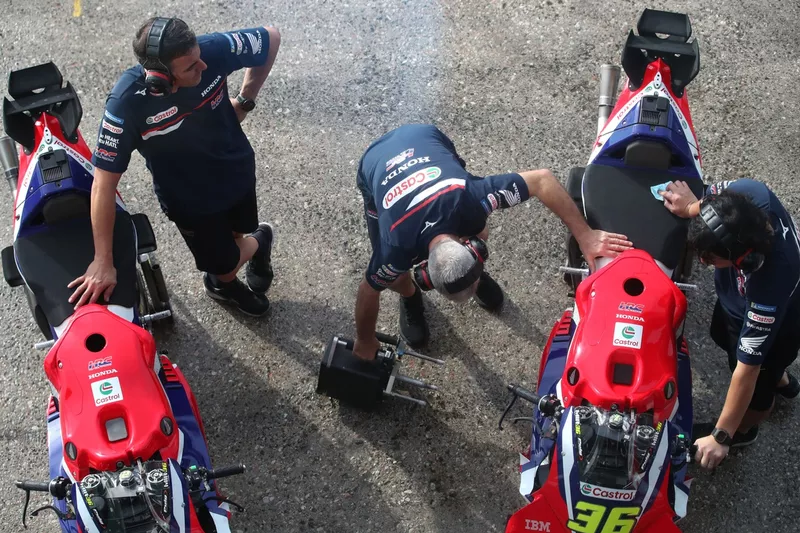 Mécaniciens Honda HRC
