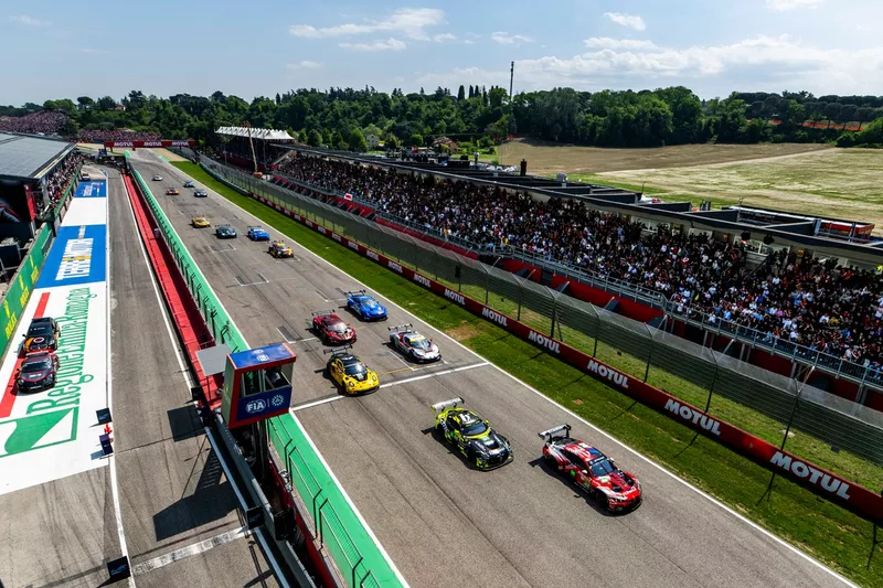 #32 Équipe WRT BMW M4 LMGT3 EVO : Darren Leung, Sean Gelael, Augusto Farfus