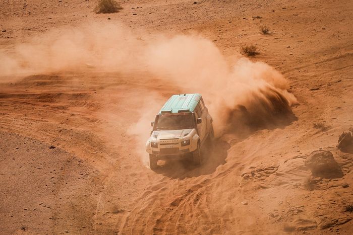 #500 Defender Rally Defender: Stephane Peterhansel, Michael Metge