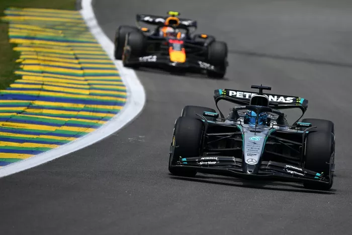 George Russell, Mercedes, Yuki Tsunoda, Red Bull Racing Team