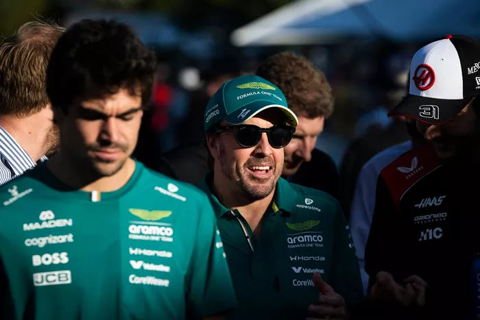 فرناندو ألونسو، أستون مارتن ريسينغ، إستيبان أوكون، فريق هاس F1