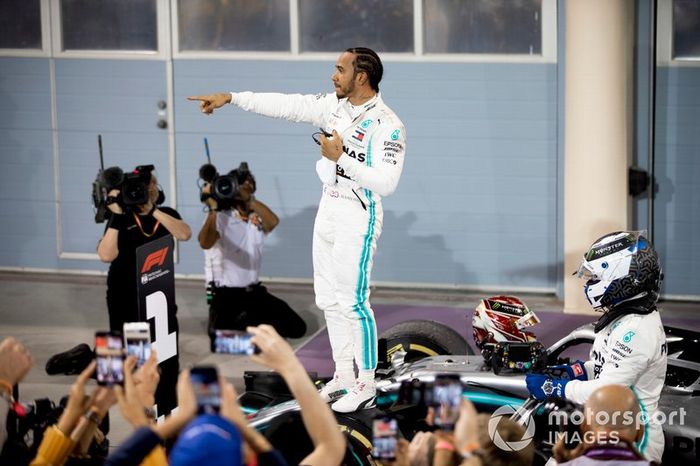 Lewis Hamilton, Mercedes AMG F1, 1ª posición, celebra 