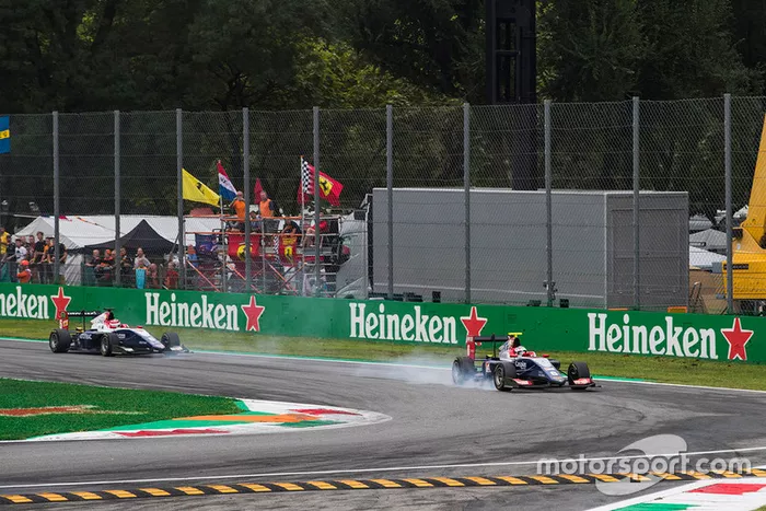 La bataille pour la victoire était passionnante, comme avec cette tentative de dépassement d'Alesi, qui a tiré tout droit