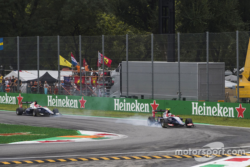 La bataille pour la victoire était passionnante, comme avec cette tentative de dépassement d'Alesi, qui a tiré tout droit