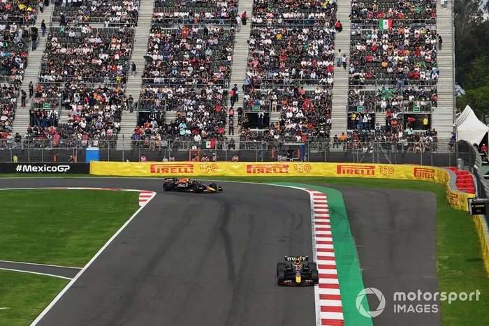 Max Verstappen, Red Bull Racing RB18, Sergio Pérez, Red Bull Racing RB18