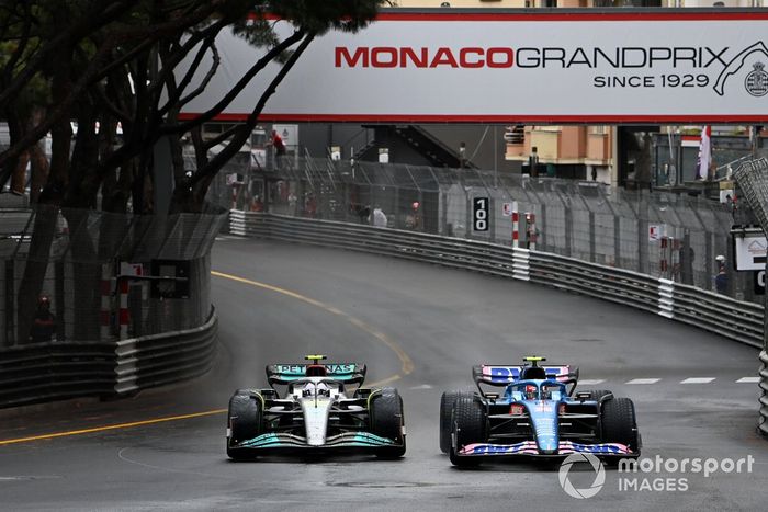 Lewis Hamilton, Mercedes W13, lucha con Esteban Ocon, Alpine A522