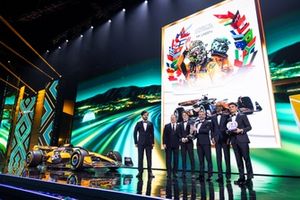 Zak Brown, CEO de McLaren, Mohammed Ben Sulayem, Presidente de la FIA, Andrea Stella, Director del equipo McLaren F1 Team, Lando Norris, McLaren