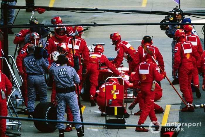 Rubens Barrichello, Ferrari F1-2000, regresa al garage y se retira