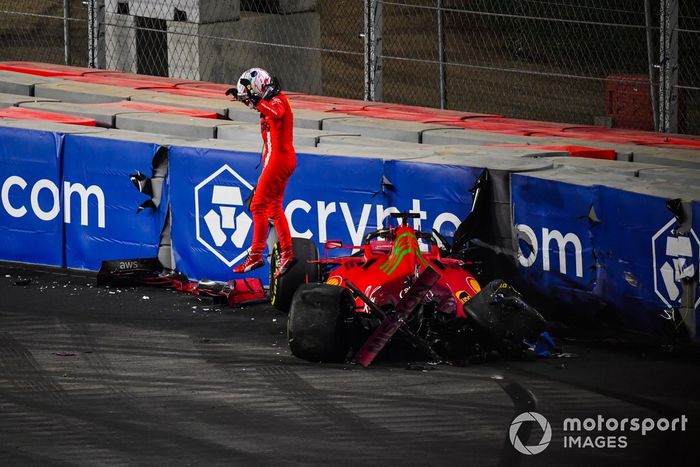 Charles Leclerc, Ferrari, choca en la FP2