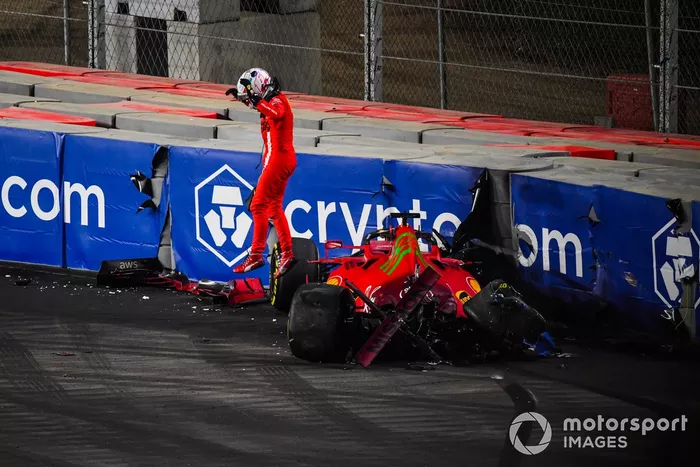 Charles Leclerc, Ferrari, choca en la FP2
