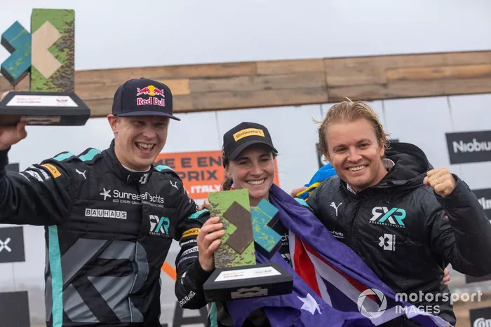 Johan Kristoffersson, Rosberg X Racing, y Molly Taylor, Rosberg X Racing, 1ª posición, celebran con Nico Rosberg, fundador y CEO, Rosberg X Racing, en el podio