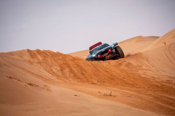 #200 Team Audi Sport Audi: Stéphane Peterhansel, Edouard Boulanger