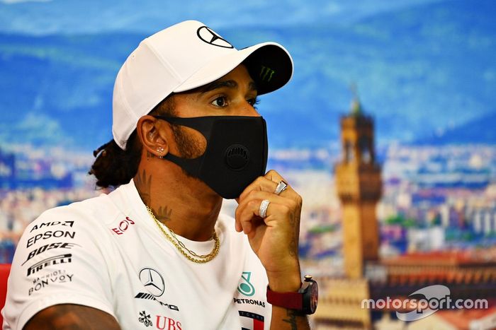 Lewis Hamilton, Mercedes-AMG F1 en la conferencia de prensa