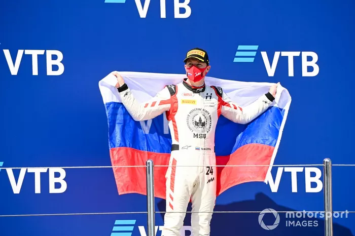 Podio: segundo lugar Nikita Mazepin, Hitech Grand Prix